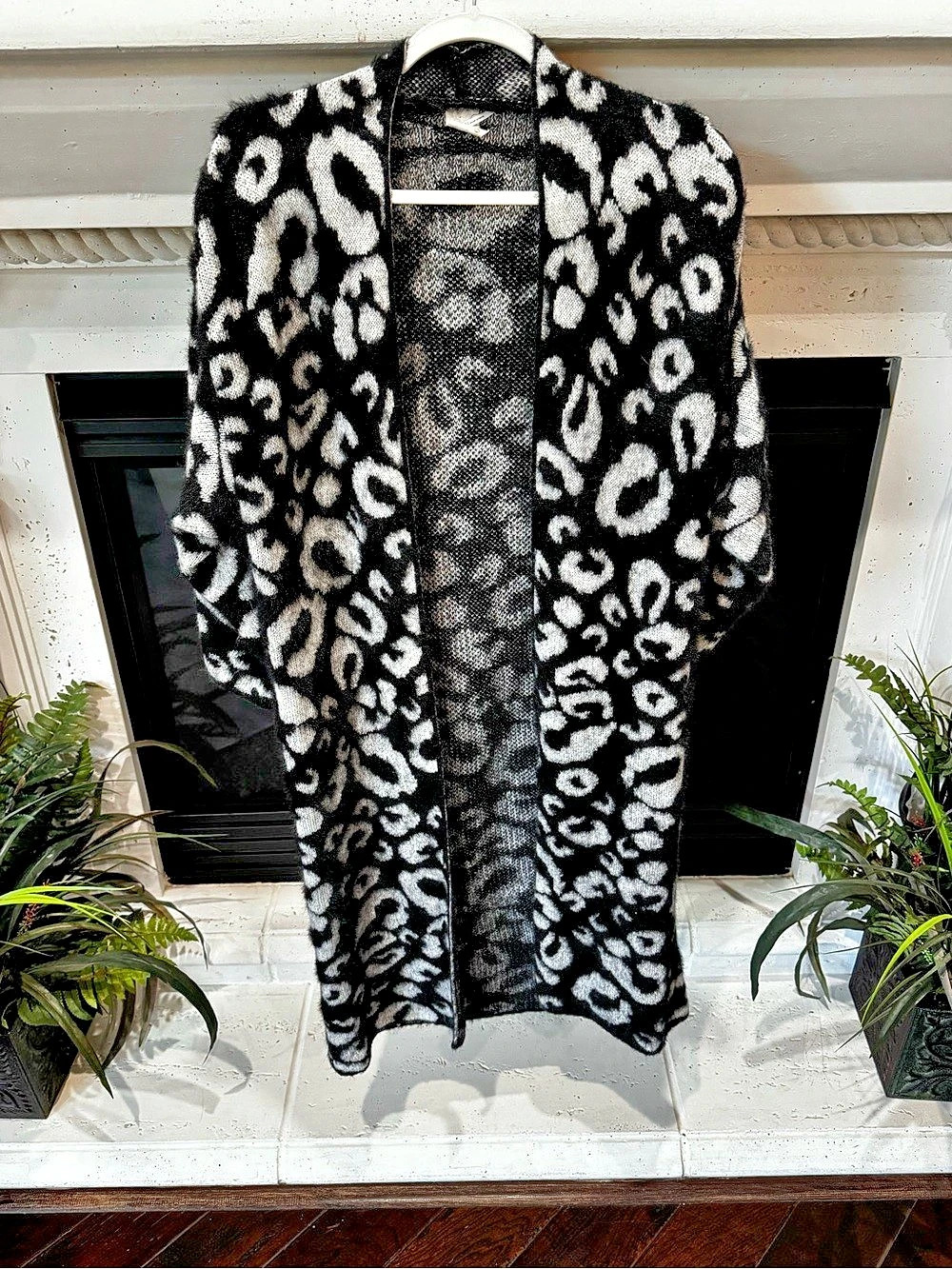 Anthropologie Akemi + Kin Louise Leopard Fuzzy Open Cardigan Black & White